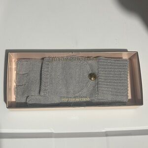 Juicy Couture Gray Knit Mittens with Gold Button